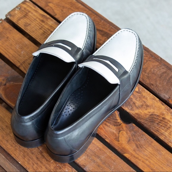 Classic Women's Cole Haan Spectator Penny B/W - Picture 12 of 17